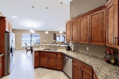 House in Saint Lucie, Florida 4 bedrooms, 172.98 sq.m. № 2431742 - photo 2