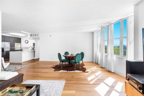 Condo in Miami Beach, Florida, 2 bedrooms  № 1995699 - photo 3