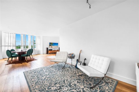 Condo in Miami Beach, Florida, 2 bedrooms  № 1995699