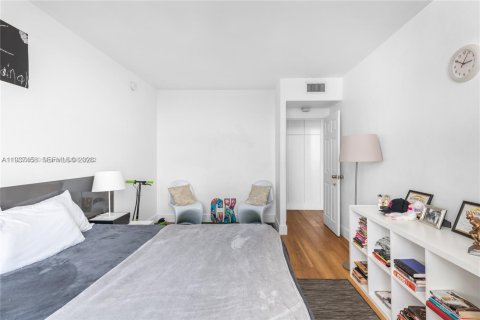 Condo in Miami Beach, Florida, 2 bedrooms  № 1995699 - photo 10