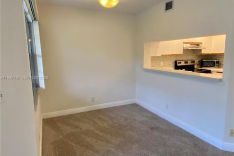 Снять в аренду кондоминиум в Пемброк-Пайнс, Флорида 1 спальня, 78.04м2, № 1990652 - фото 7