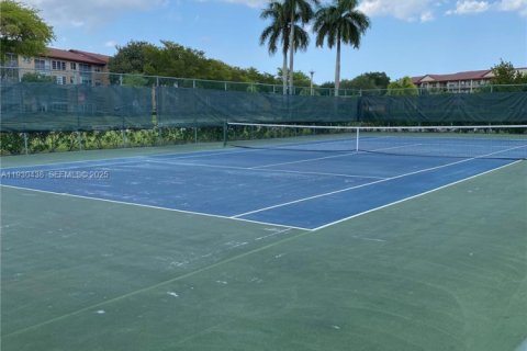 Снять в аренду кондоминиум в Пемброк-Пайнс, Флорида 1 спальня, 78.04м2, № 1990652 - фото 20