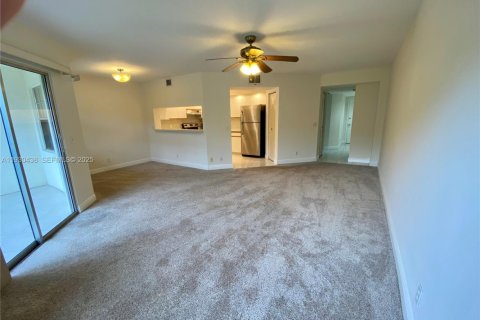 Снять в аренду кондоминиум в Пемброк-Пайнс, Флорида 1 спальня, 78.04м2, № 1990652 - фото 6