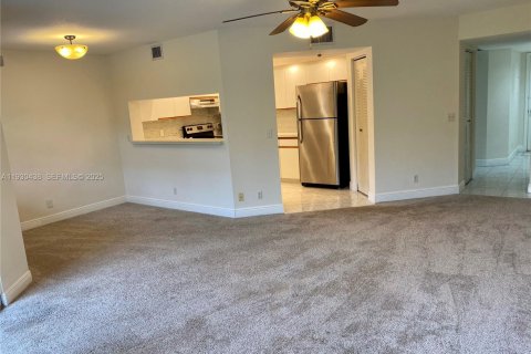 Снять в аренду кондоминиум в Пемброк-Пайнс, Флорида 1 спальня, 78.04м2, № 1990652 - фото 5