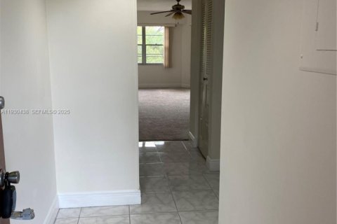 Снять в аренду кондоминиум в Пемброк-Пайнс, Флорида 1 спальня, 78.04м2, № 1990652 - фото 4