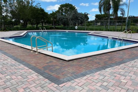 Снять в аренду кондоминиум в Пемброк-Пайнс, Флорида 1 спальня, 78.04м2, № 1990652 - фото 15