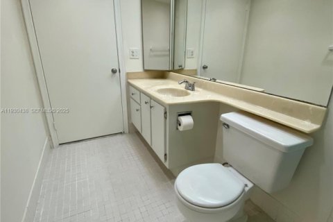 Снять в аренду кондоминиум в Пемброк-Пайнс, Флорида 1 спальня, 78.04м2, № 1990652 - фото 10