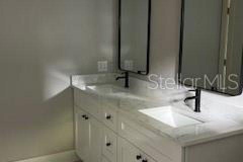 Casa en venta en Orlando, Florida, 4 dormitorios, 155.61 m2 № 1917660 - foto 6
