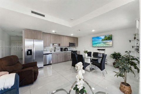 Touwnhouse à vendre à Homestead, Floride: 4 chambres, 129.88 m2 № 2241978 - photo 4