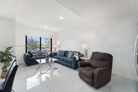 Touwnhouse à vendre à Homestead, Floride: 4 chambres, 129.88 m2 № 2241978 - photo 3