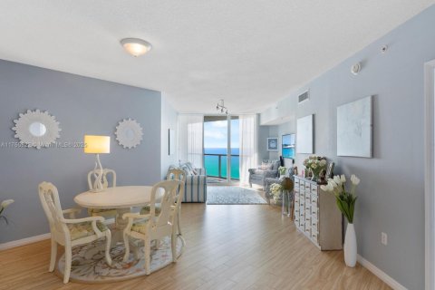 Condo in Sunny Isles Beach, Florida, 1 bedroom  № 1981176 - photo 12