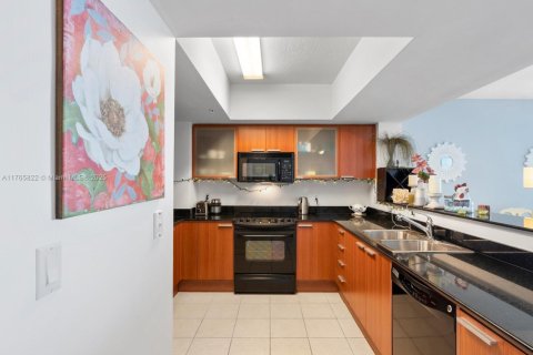 Condo in Sunny Isles Beach, Florida, 1 bedroom  № 1981176 - photo 15