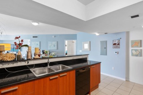 Condo in Sunny Isles Beach, Florida, 1 bedroom  № 1981176 - photo 18