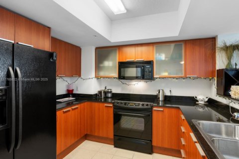 Condo in Sunny Isles Beach, Florida, 1 bedroom  № 1981176 - photo 17