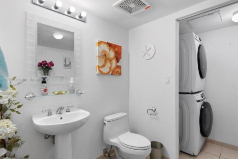 Condo in Sunny Isles Beach, Florida, 1 bedroom  № 1981176 - photo 20