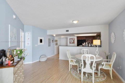 Condo in Sunny Isles Beach, Florida, 1 bedroom  № 1981176 - photo 10