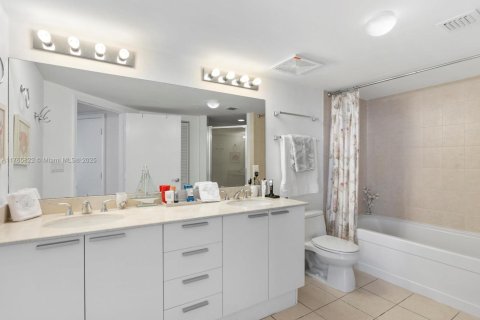 Condo in Sunny Isles Beach, Florida, 1 bedroom  № 1981176 - photo 27