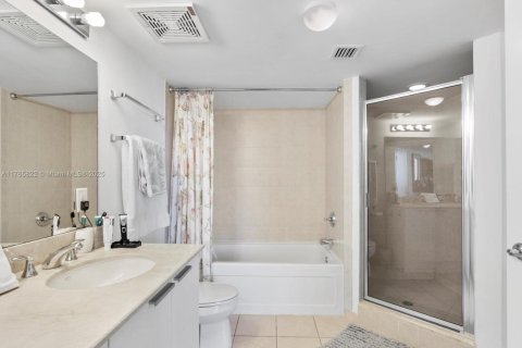 Condo in Sunny Isles Beach, Florida, 1 bedroom  № 1981176 - photo 28