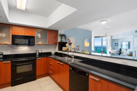 Condo in Sunny Isles Beach, Florida, 1 bedroom  № 1981176 - photo 16