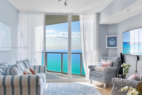 Condo in Sunny Isles Beach, Florida, 1 bedroom  № 1981176 - photo 1
