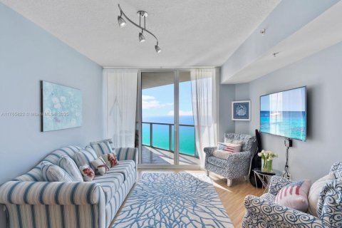 Condo in Sunny Isles Beach, Florida, 1 bedroom  № 1981176 - photo 2