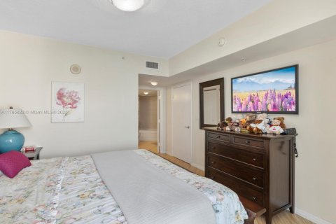 Condo in Sunny Isles Beach, Florida, 1 bedroom  № 1981176 - photo 24