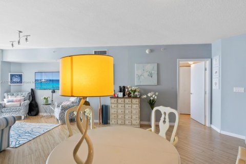 Condo in Sunny Isles Beach, Florida, 1 bedroom  № 1981176 - photo 8
