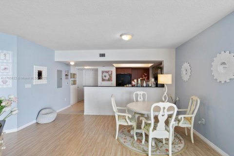 Condo in Sunny Isles Beach, Florida, 1 bedroom  № 1981176 - photo 9