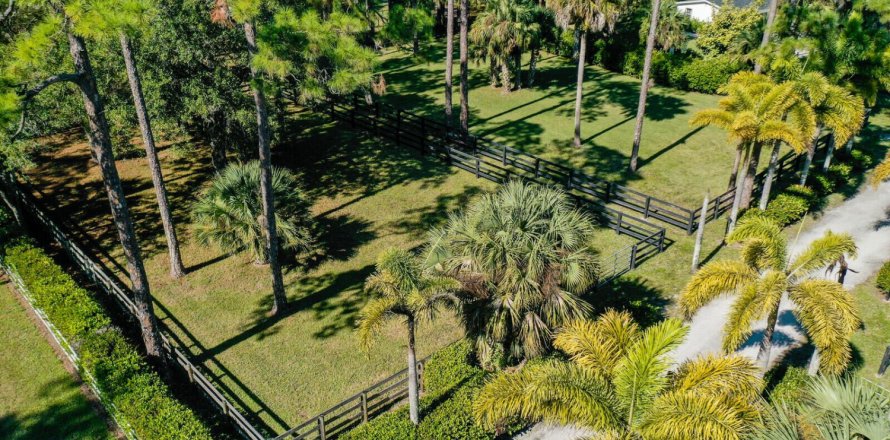 Immobilier commercial à Loxahatchee Groves, Floride 1 chambre, 244.61 m2 № 1179686