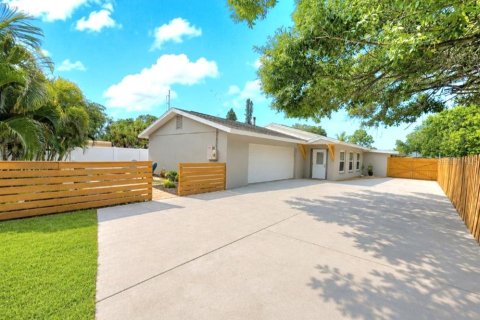 Villa ou maison à vendre à Saint Petersburg, Floride: 4 chambres, 176.51 m2 № 2284970 - photo 4