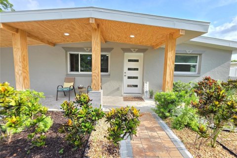 Villa ou maison à Saint Petersburg, Floride 4 chambres, 176.51 m2 № 2284970