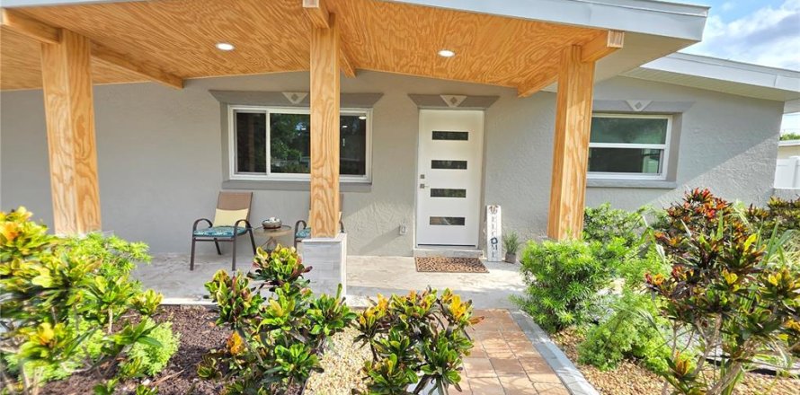Villa ou maison à Saint Petersburg, Floride 4 chambres, 176.51 m2 № 2284970