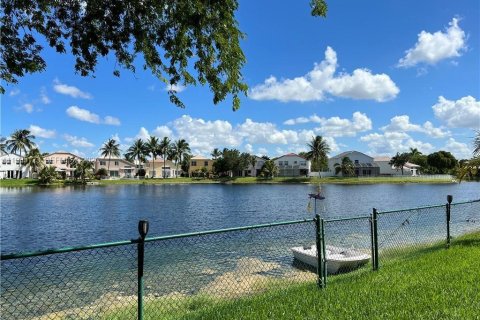 Villa ou maison à louer à Pembroke Pines, Floride: 3 chambres, 135.54 m2 № 2048778 - photo 14