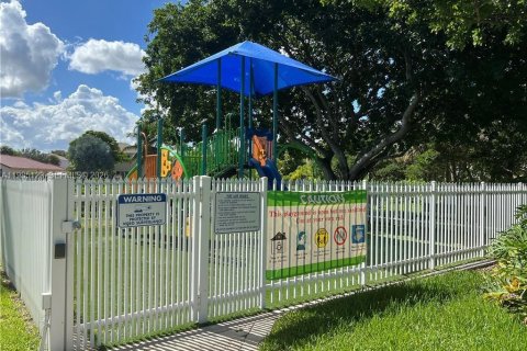 Villa ou maison à louer à Pembroke Pines, Floride: 3 chambres, 135.54 m2 № 2048778 - photo 15