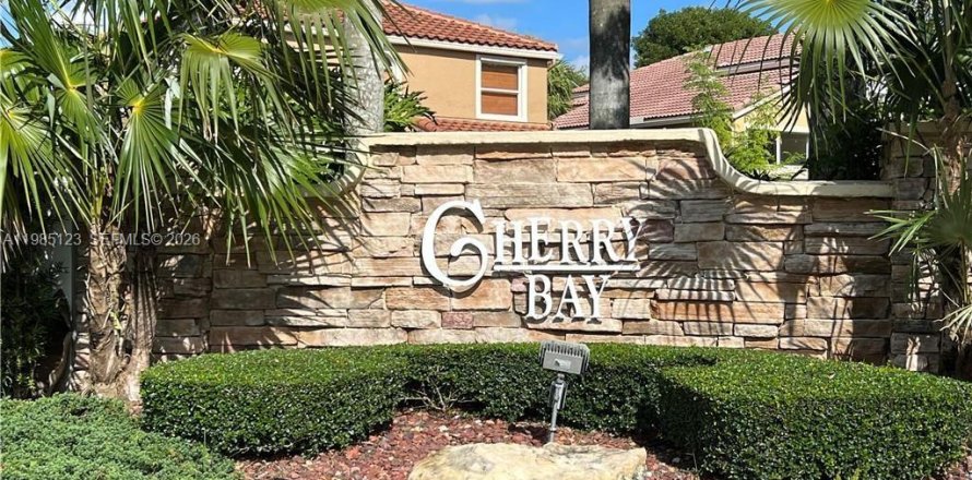 Villa ou maison à Pembroke Pines, Floride 3 chambres, 135.54 m2 № 2048778