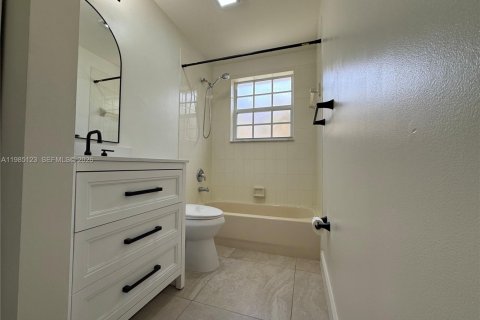 Villa ou maison à louer à Pembroke Pines, Floride: 3 chambres, 135.54 m2 № 2048778 - photo 11