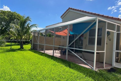 Villa ou maison à louer à Pembroke Pines, Floride: 3 chambres, 135.54 m2 № 2048778 - photo 12