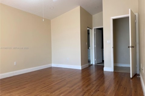 Villa ou maison à louer à Pembroke Pines, Floride: 3 chambres, 135.54 m2 № 2048778 - photo 8