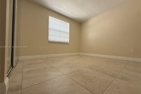 Villa ou maison à louer à Pembroke Pines, Floride: 3 chambres, 135.54 m2 № 2048778 - photo 10