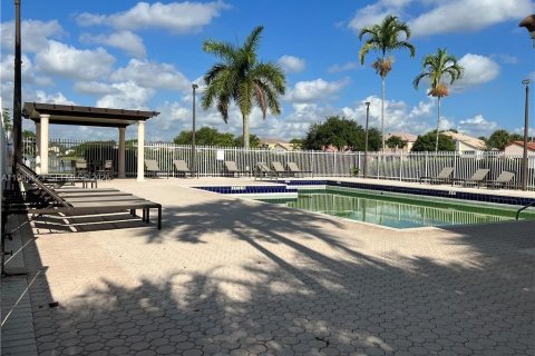 Villa ou maison à louer à Pembroke Pines, Floride: 3 chambres, 135.54 m2 № 2048778 - photo 16
