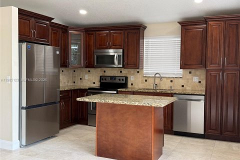 Villa ou maison à louer à Pembroke Pines, Floride: 3 chambres, 135.54 m2 № 2048778 - photo 7