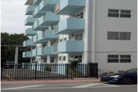 Condo in Miami Beach, Florida, 1 bedroom  № 2081088