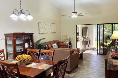 Condo in Coconut Creek, Florida, 2 bedrooms  № 1991573 - photo 7