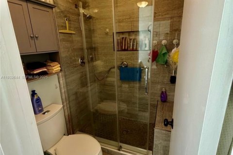 Condo in Coconut Creek, Florida, 2 bedrooms  № 1991573 - photo 15