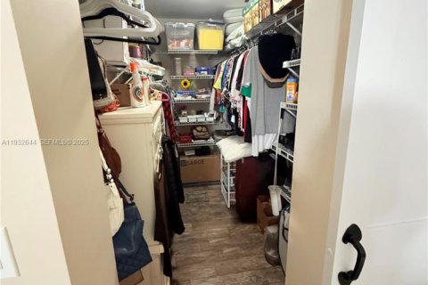 Condo in Coconut Creek, Florida, 2 bedrooms  № 1991573 - photo 13