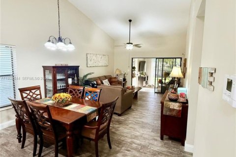 Condo in Coconut Creek, Florida, 2 bedrooms  № 1991573 - photo 6