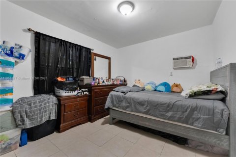 House in Miami, Florida 3 bedrooms, 160.91 sq.m. № 1880115 - photo 12
