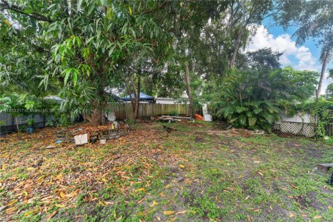 House in Miami, Florida 3 bedrooms, 160.91 sq.m. № 1880115 - photo 6