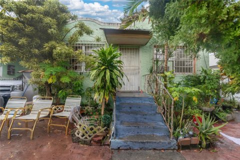 House in Miami, Florida 3 bedrooms, 160.91 sq.m. № 1880115 - photo 1