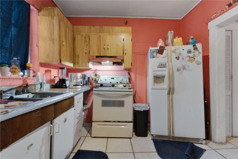 House in Miami, Florida 3 bedrooms, 160.91 sq.m. № 1880115 - photo 19